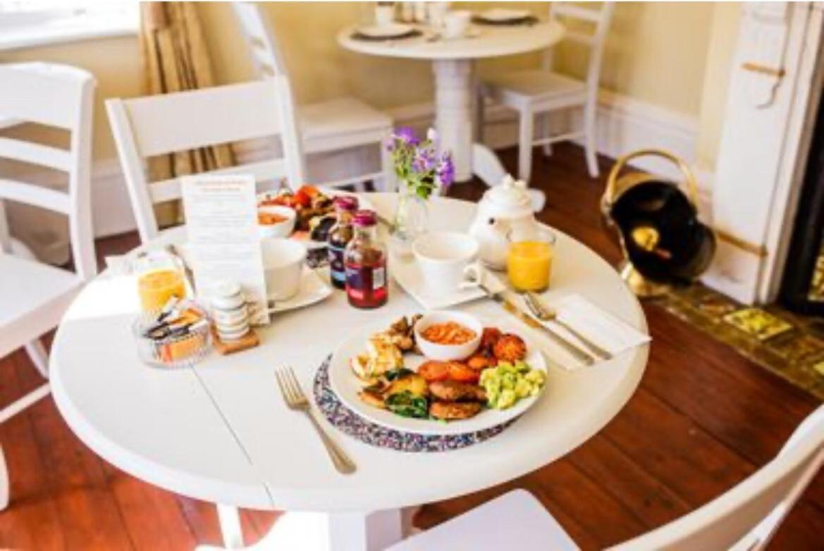Abbotsleigh Of Whitby Bed & Breakfast Ngoại thất bức ảnh