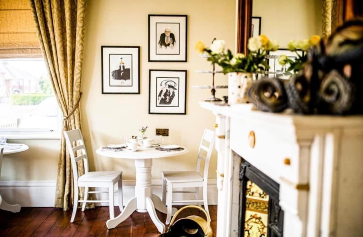 Abbotsleigh Of Whitby Bed & Breakfast Ngoại thất bức ảnh