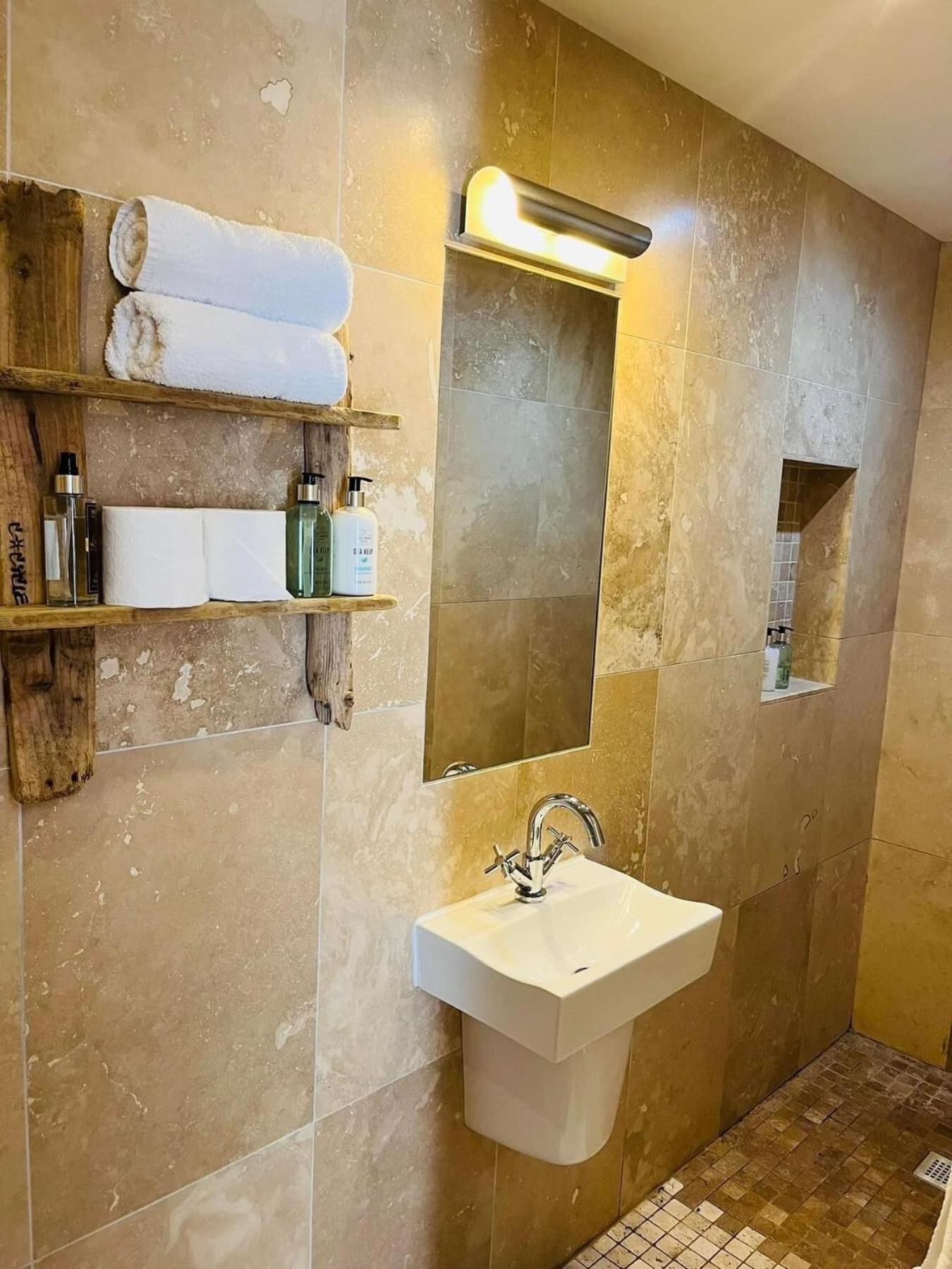 Abbotsleigh Of Whitby Bed & Breakfast Ngoại thất bức ảnh